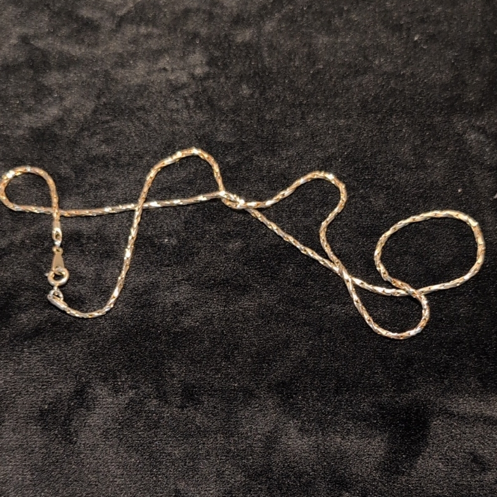 Elegant Gold Chain Necklace